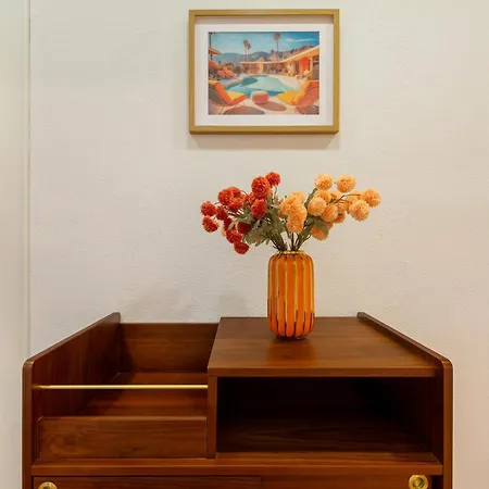 Retro Stylish 2 Bedroom Near Station *