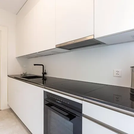 Retro Stylish 2 Bedroom Near Station *