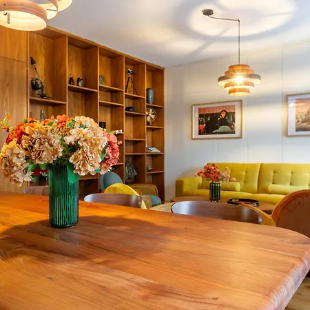 Retro Stylish 2 Bedroom Near Station Apartment *