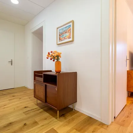 아파트 Retro Stylish 2 Bedroom Near Station