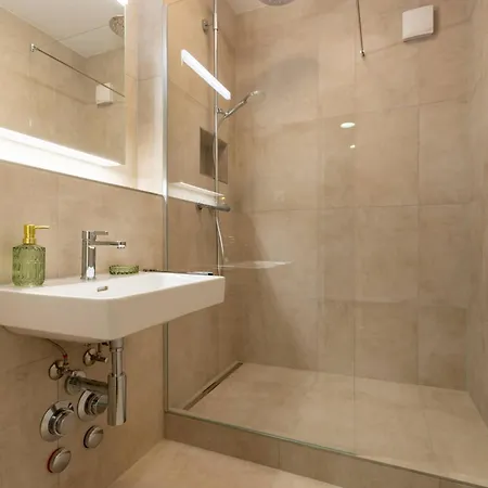 Apartment Retro Stylish 2 Bedroom Near Station