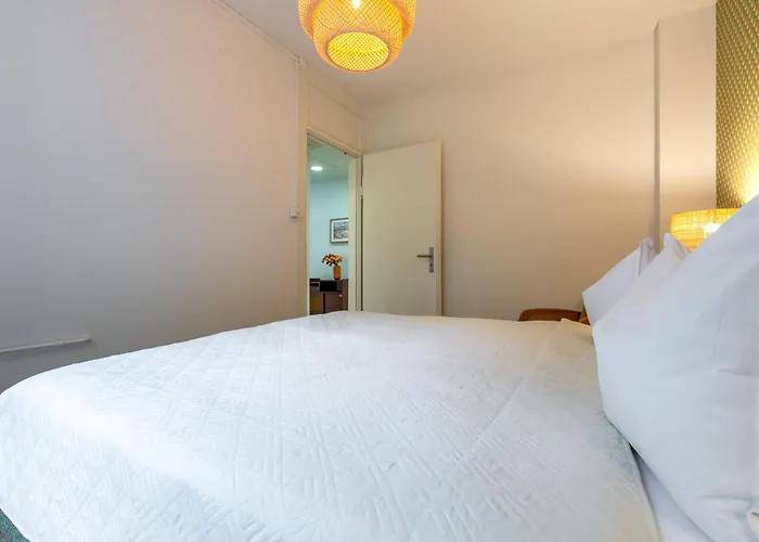 아파트 Retro Suite 2 King Beds & Sofa Bed Zuerich Hb