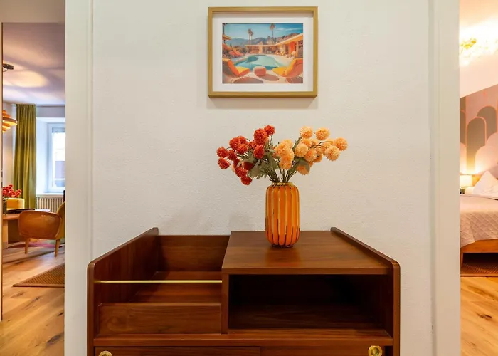 Retro Stylish 2 Bedroom Near Station *