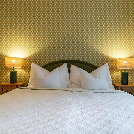 Retro Suite 2 King Beds & Sofa Bed Zuerich Hb