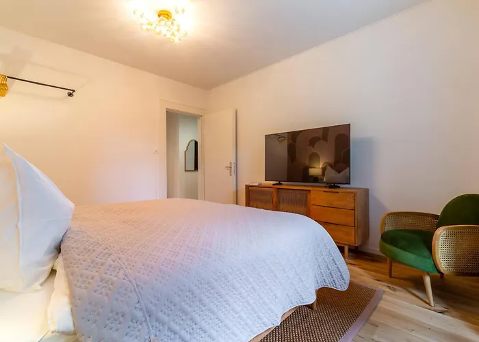 Retro Suite 2 King Beds & Sofa Bed Zuerich Hb Апартаменти *