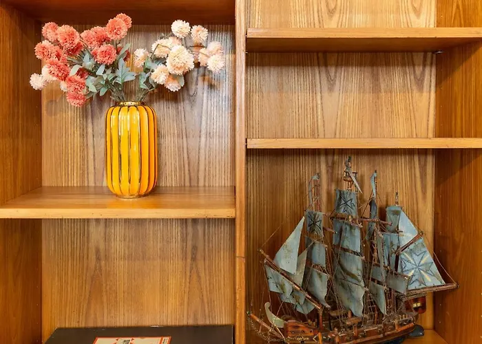 Retro Suite 2 King Beds & Sofa Bed Zuerich Hb *