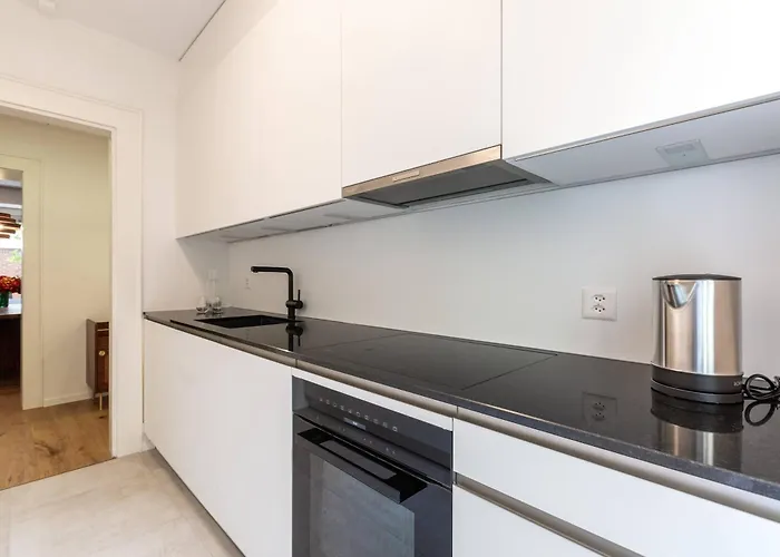 Retro Stylish 2 Bedroom Near Station *