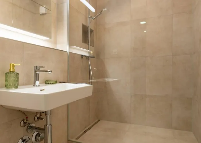 Apartment Retro Stylish 2 Bedroom Near Station